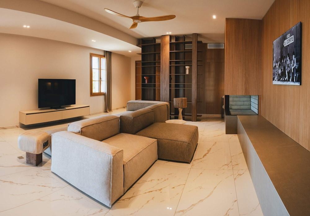 Luxury Villa a Nepita Beach Access Through the Maquis