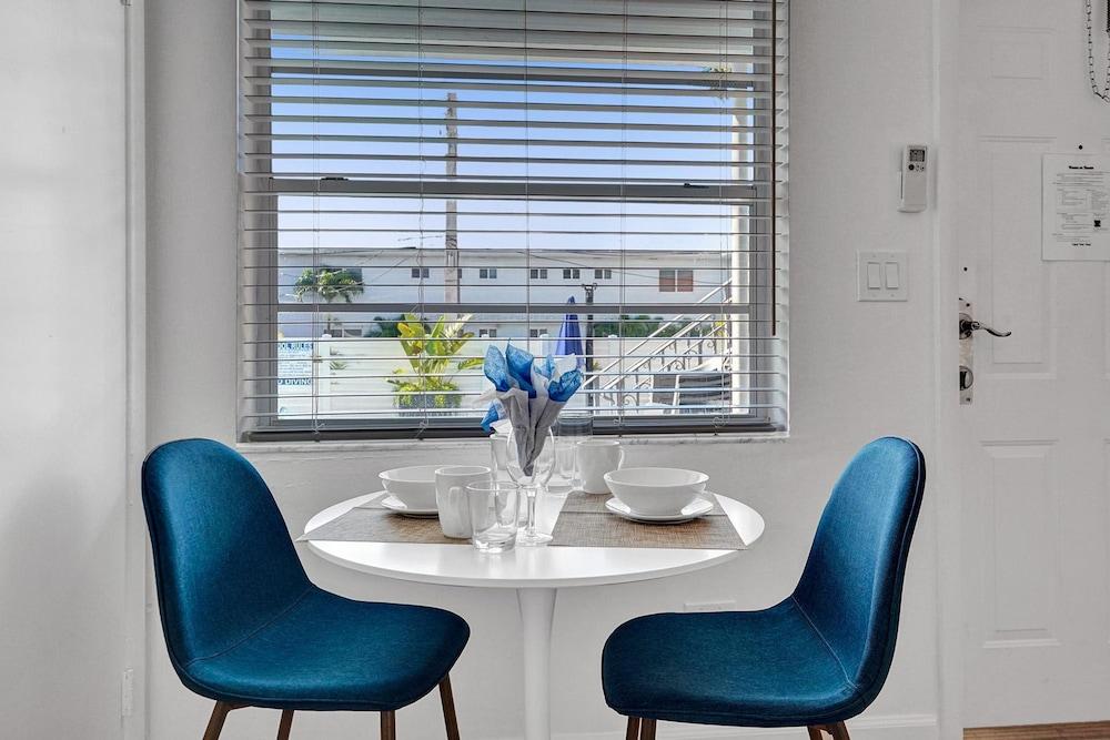 Waves on Desoto Studio With Pool 3