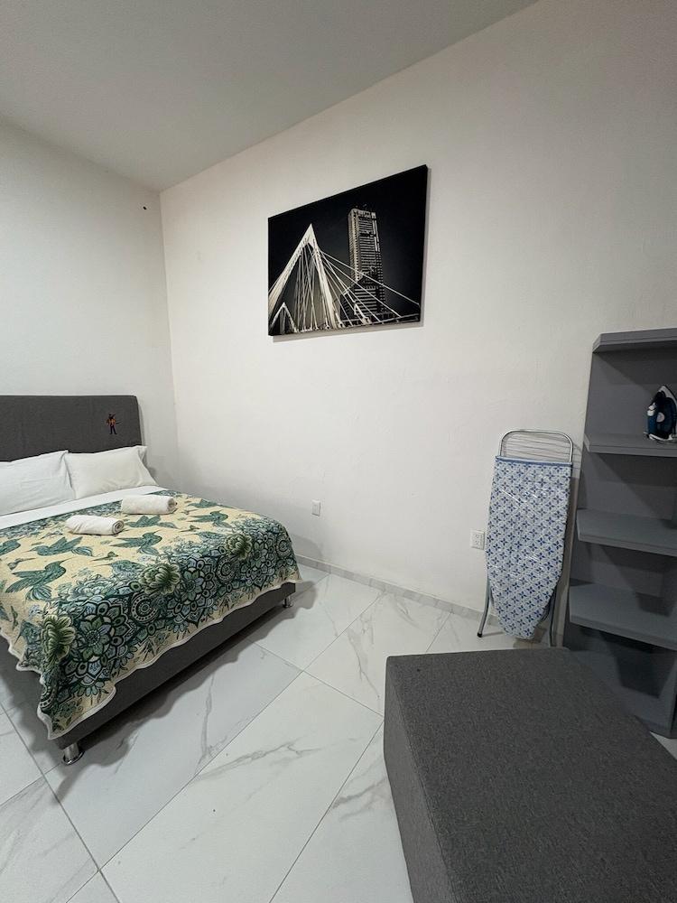 Periférico Bodega con Departamento A