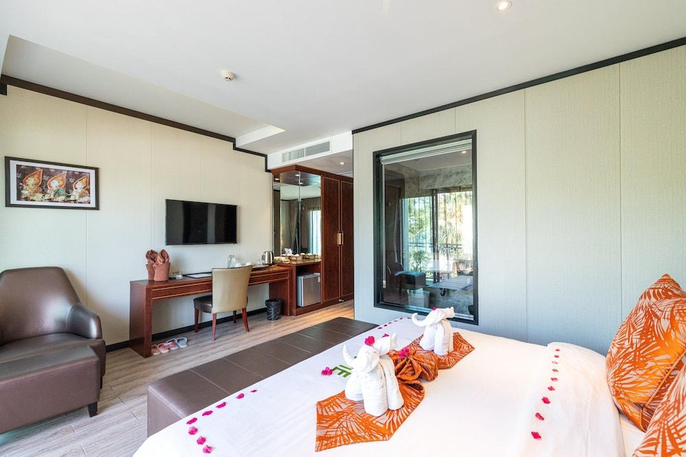 BJ&Radisson SeaView Hotel