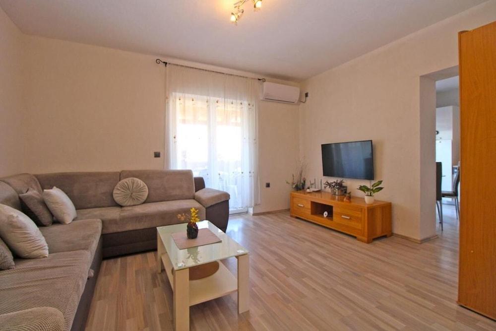 Spacious Apartment With Terrace and BBQ