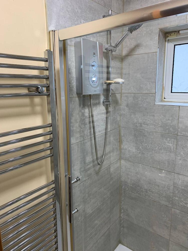 Room-king Bed With Shared Bath