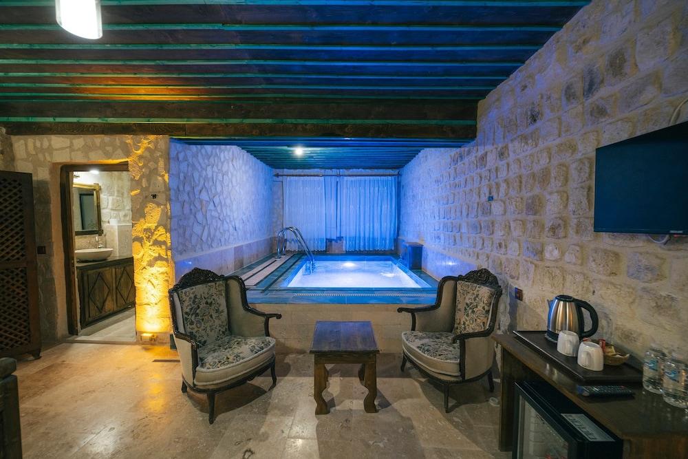 Cappatria Cave House