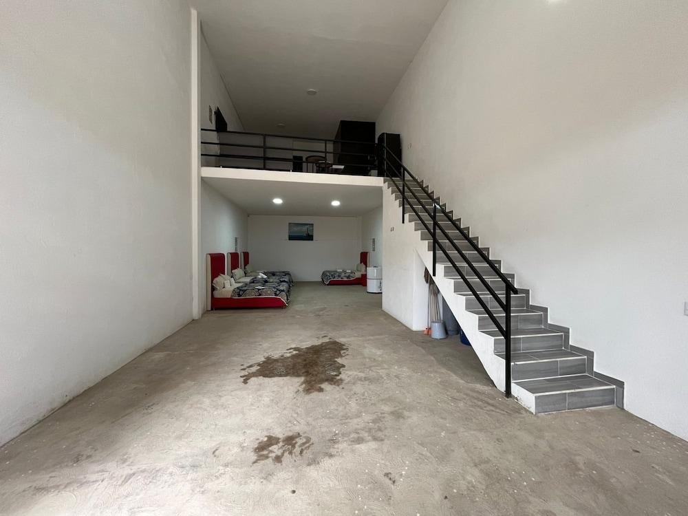 Periférico Bodega con Departamento C