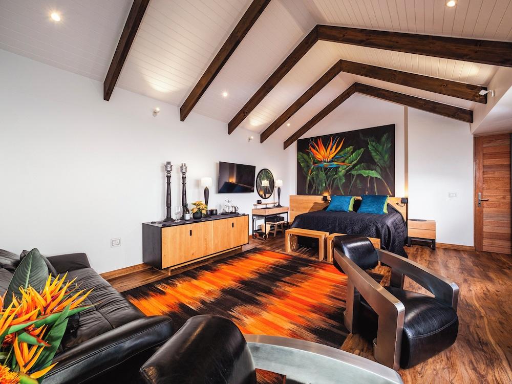 Boutique Ocean Views  incorporating Wend