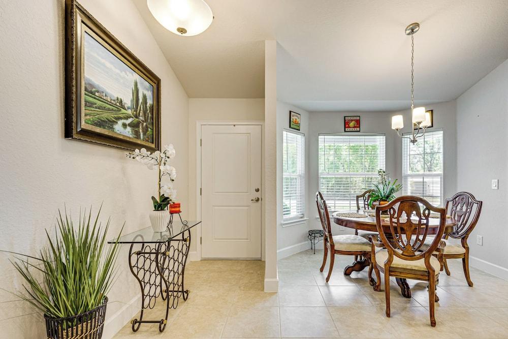 Screened Lanai: Relaxing Retreat in Ocala!