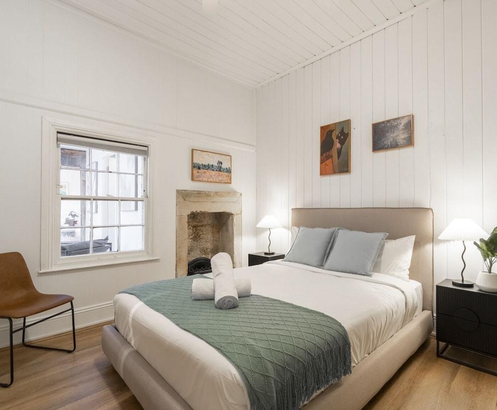 Kozyguru | Balmain | Charming 3 Room Cottage