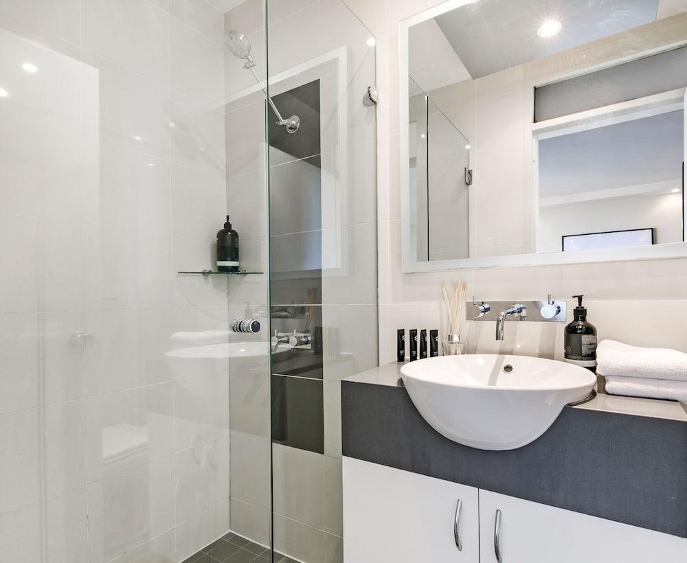 Kozyguru | Mcmahons Point | Opera House View