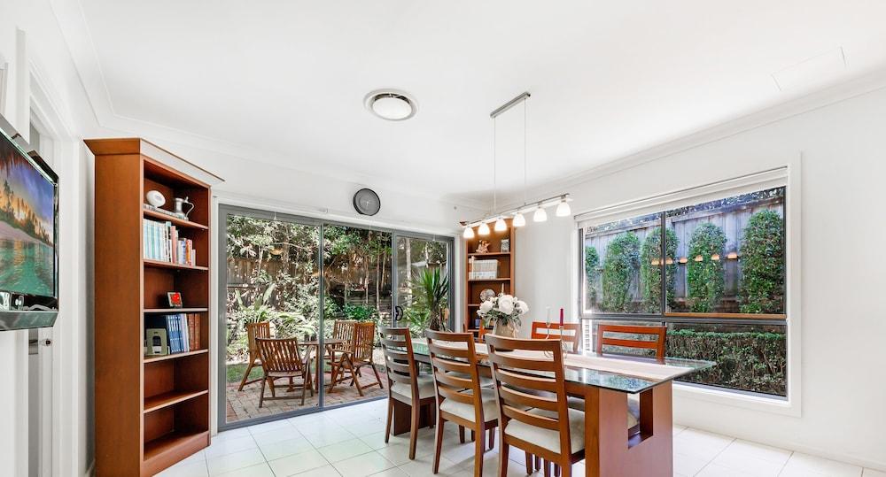 Kozyguru | Westleigh | 4 Bed Room | Free Parking