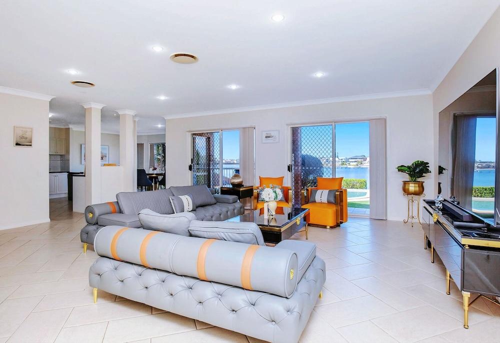 Kozyguru | Mermaid Waters | Waterfront With Private Jetty