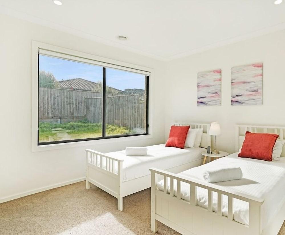 Kozyguru | Greenvale | Charming 7 Bed House