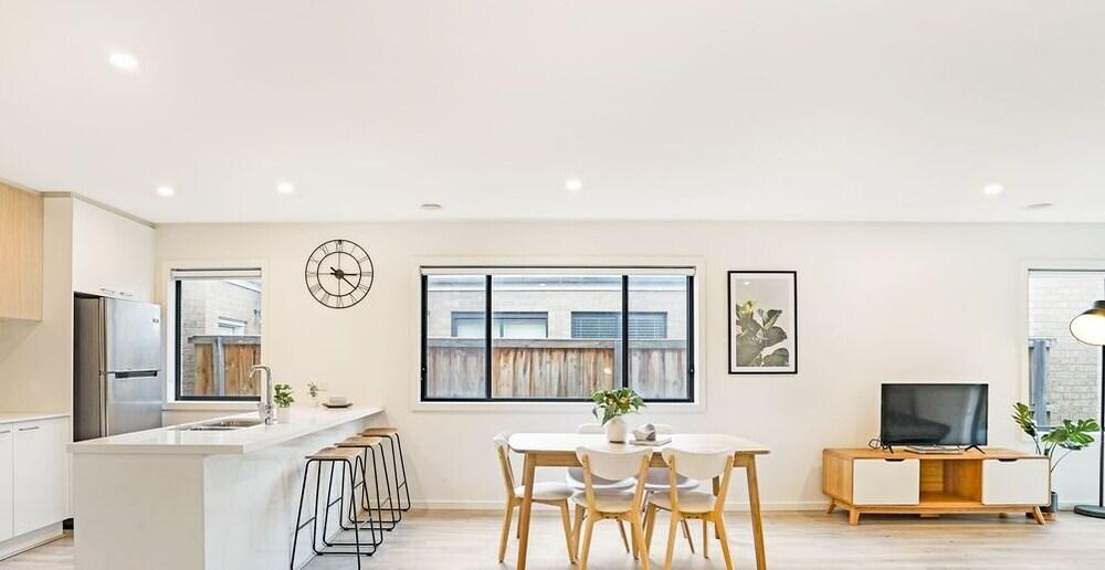 Kozyguru | Greenvale | Charming 7 Bed House