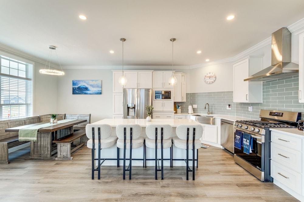 Furnished Screened Porch: Baypoint Resort Home!