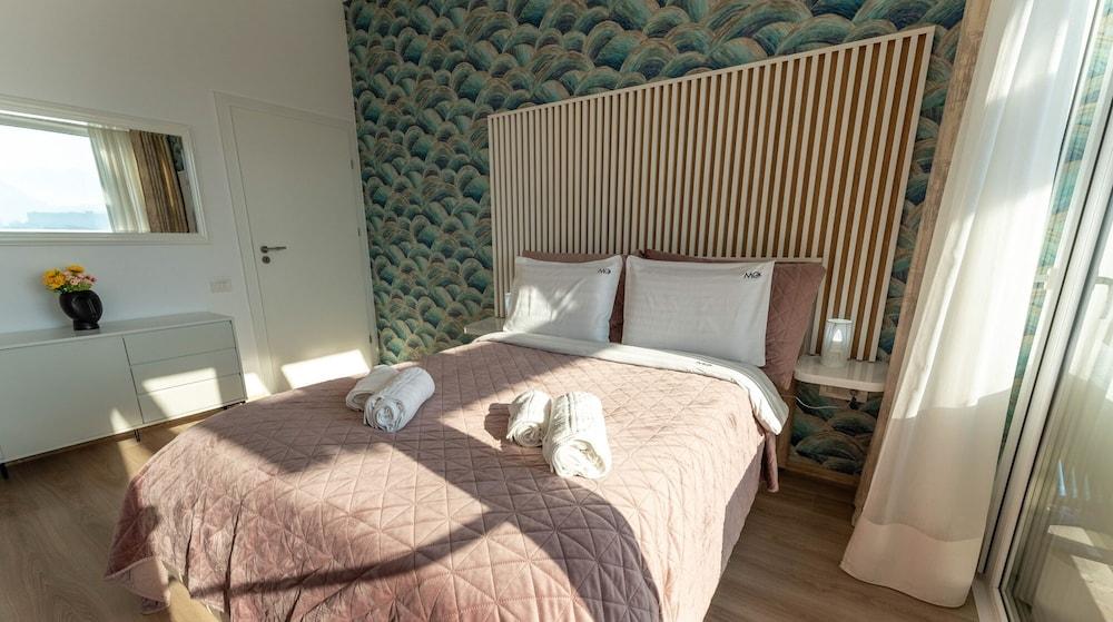 MoHost Penthous and MoHost View