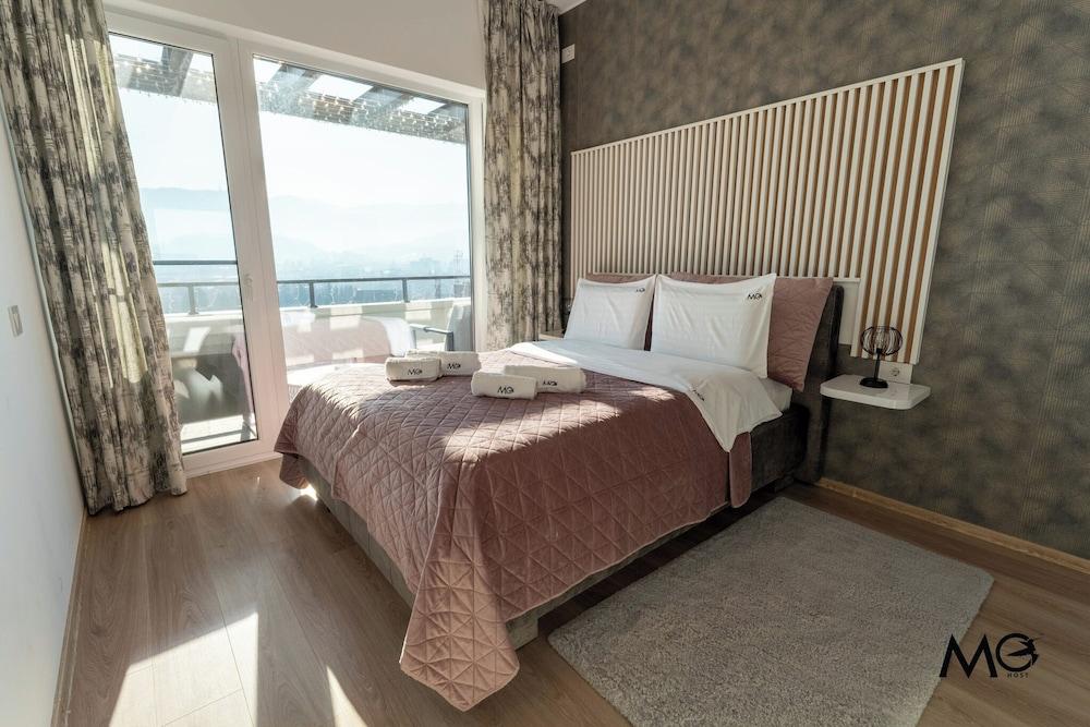 MoHost Penthous and MoHost View