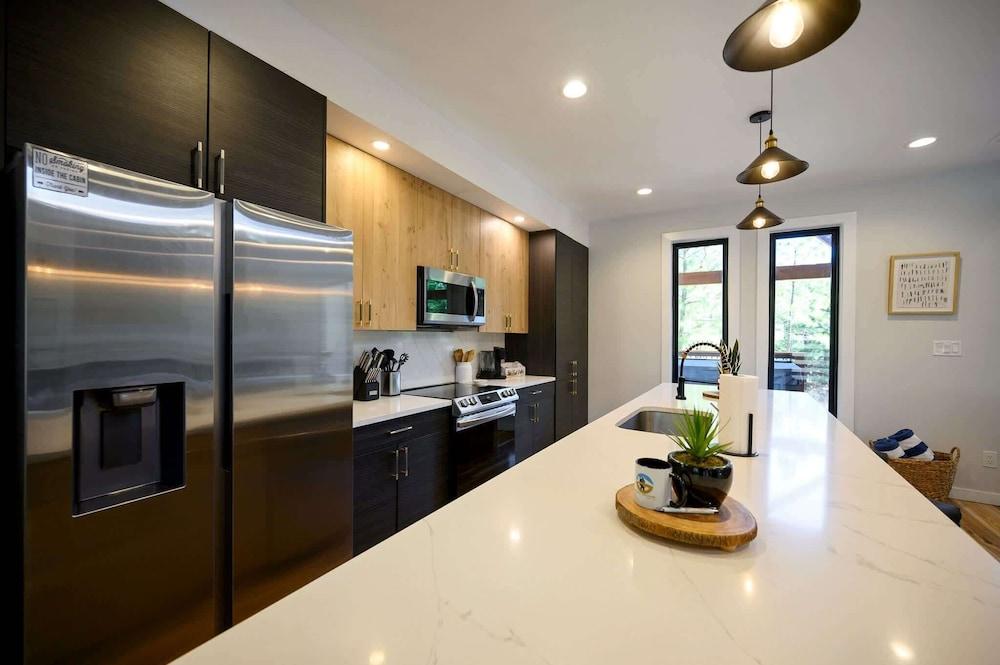 Sugar Bear Den Stay for 10!