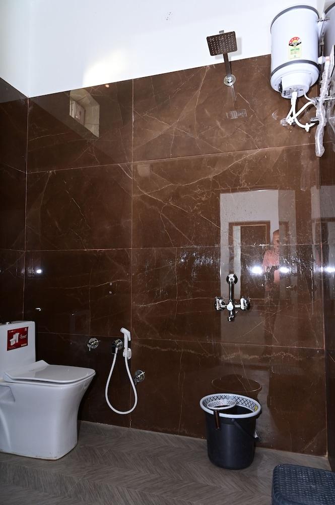 Hari Om Tatsat Retreat Pushkar