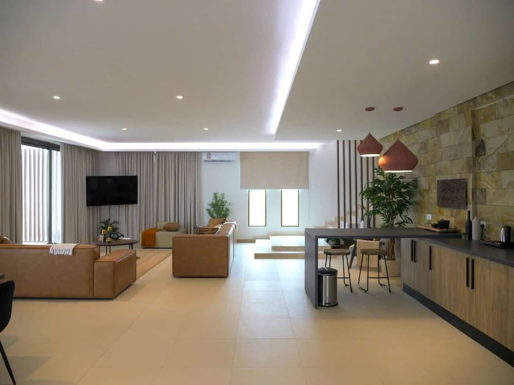 RED 9  AL Marneef chalets