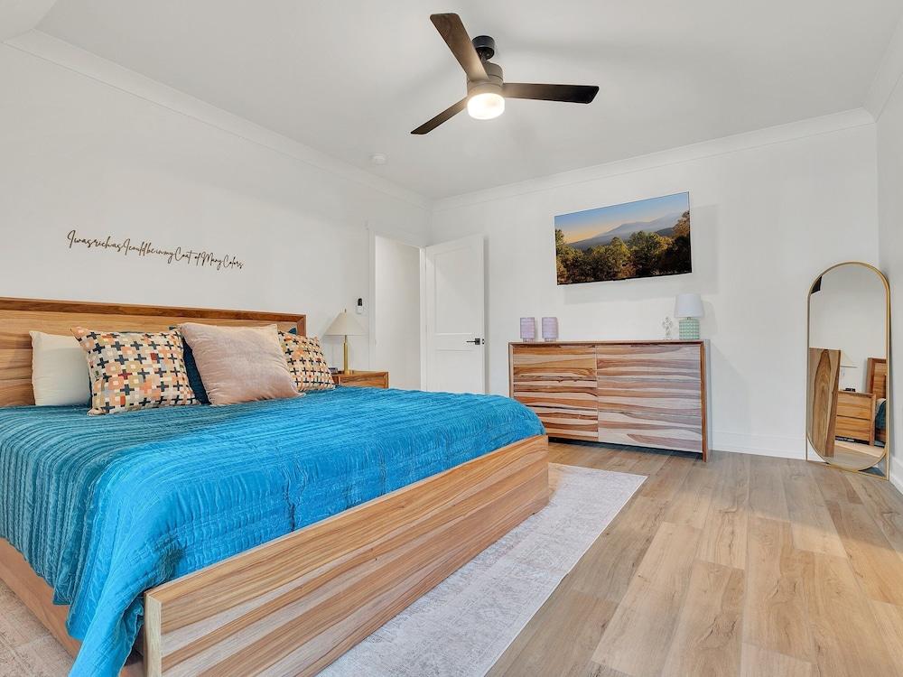 Sunset In The Hills 3 Bedroom Condo