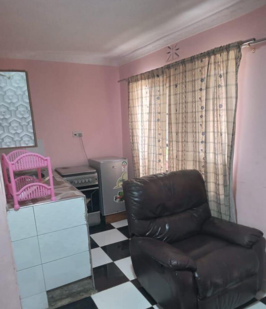 Caren Cottages & Airbnb Kitale