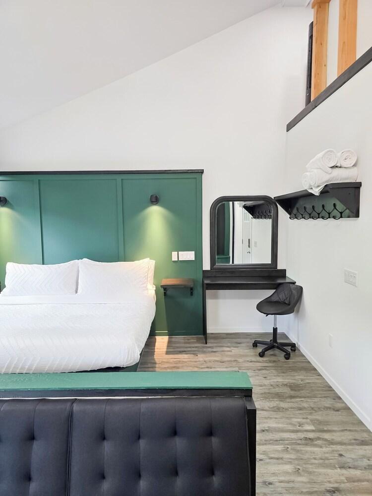 Copper Rose Retreat B&B