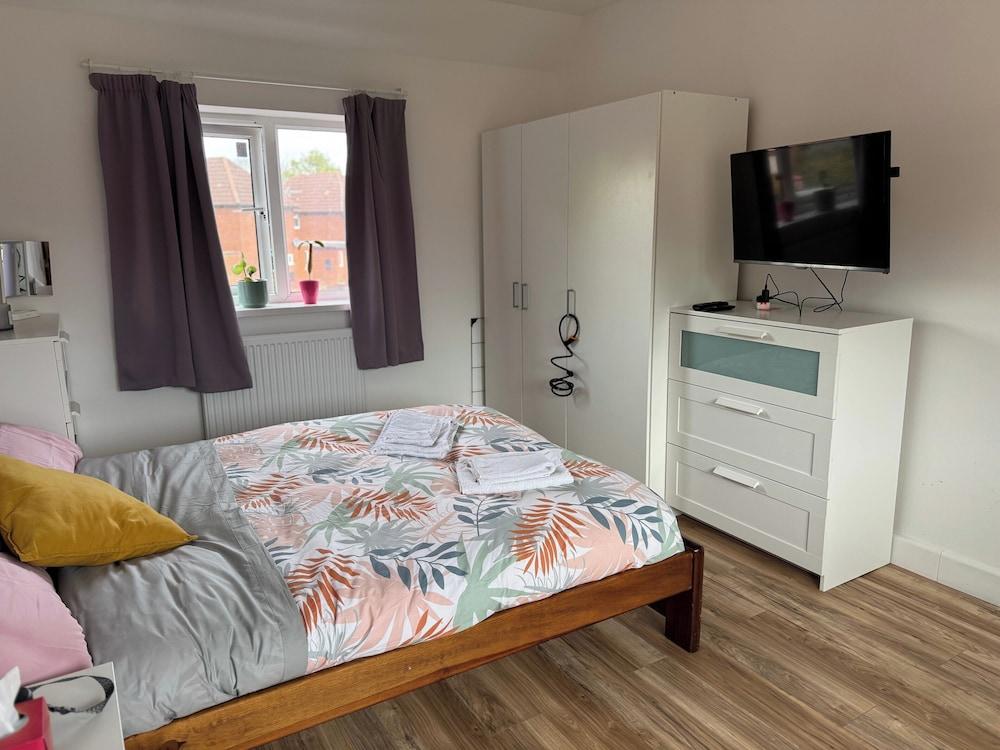 Charming Reading Garden House Pet Friendly