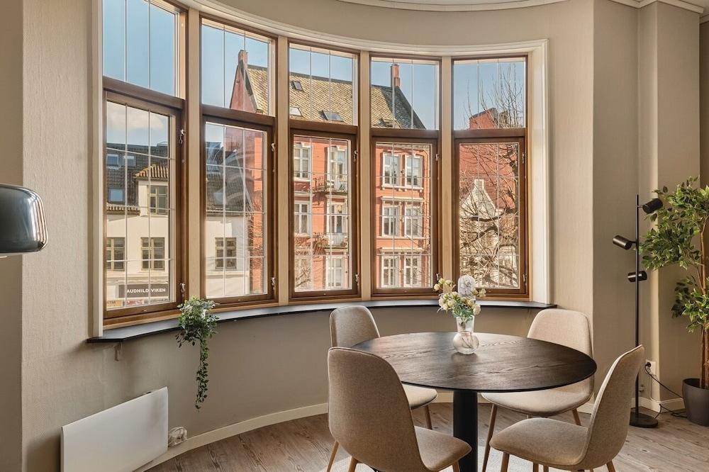 Fløyen Suites - Private Rooms I Location