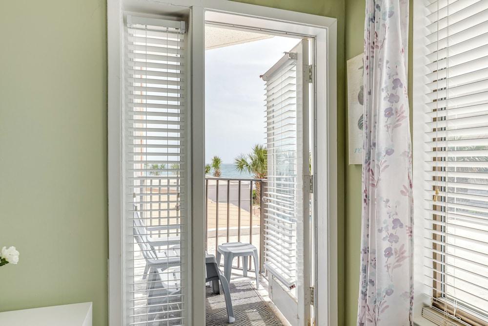 Steps to Sand: Myrtle Beach Gem w/ Oceanfront Pool