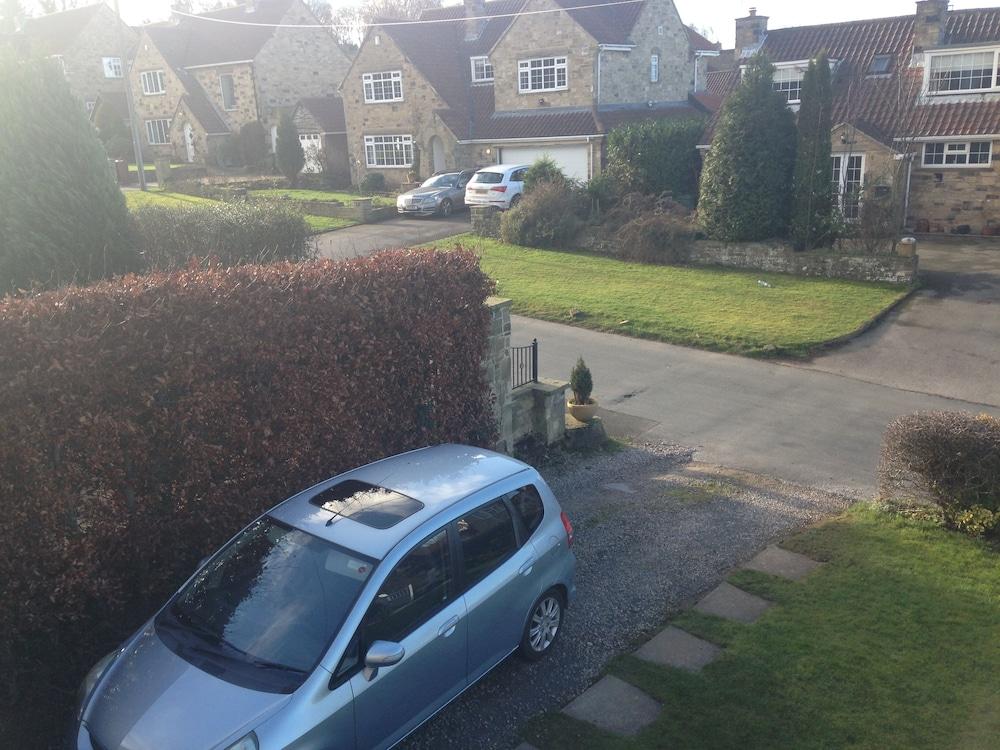 Room-large Home in Prime Location for al