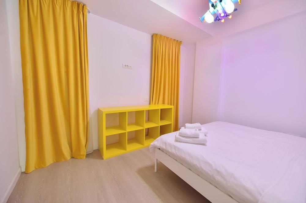 Wave 2 Promenada Apartments