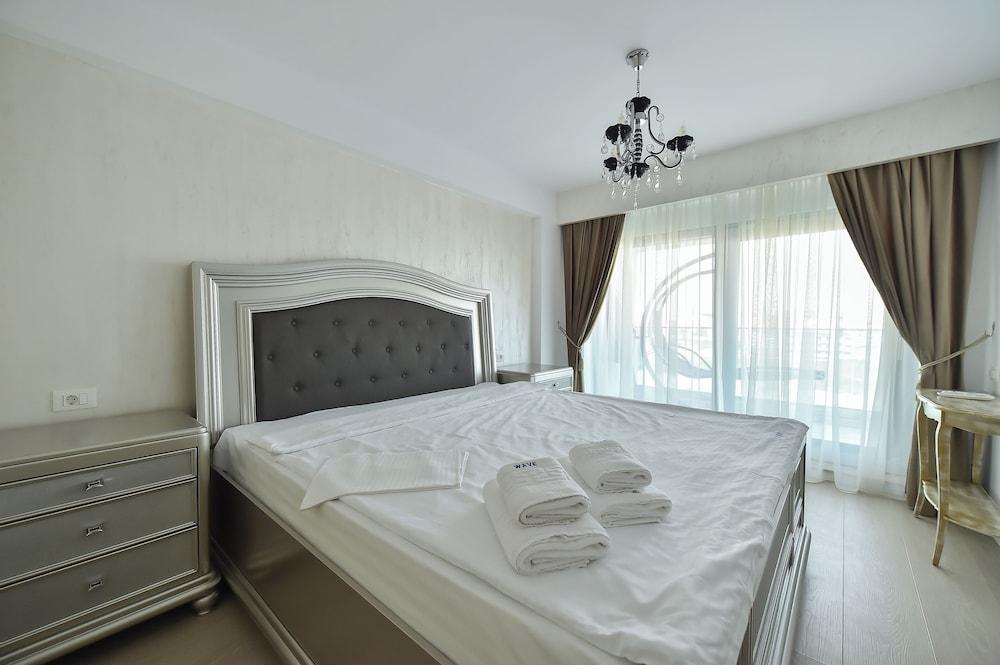 Wave 2 Promenada Apartments