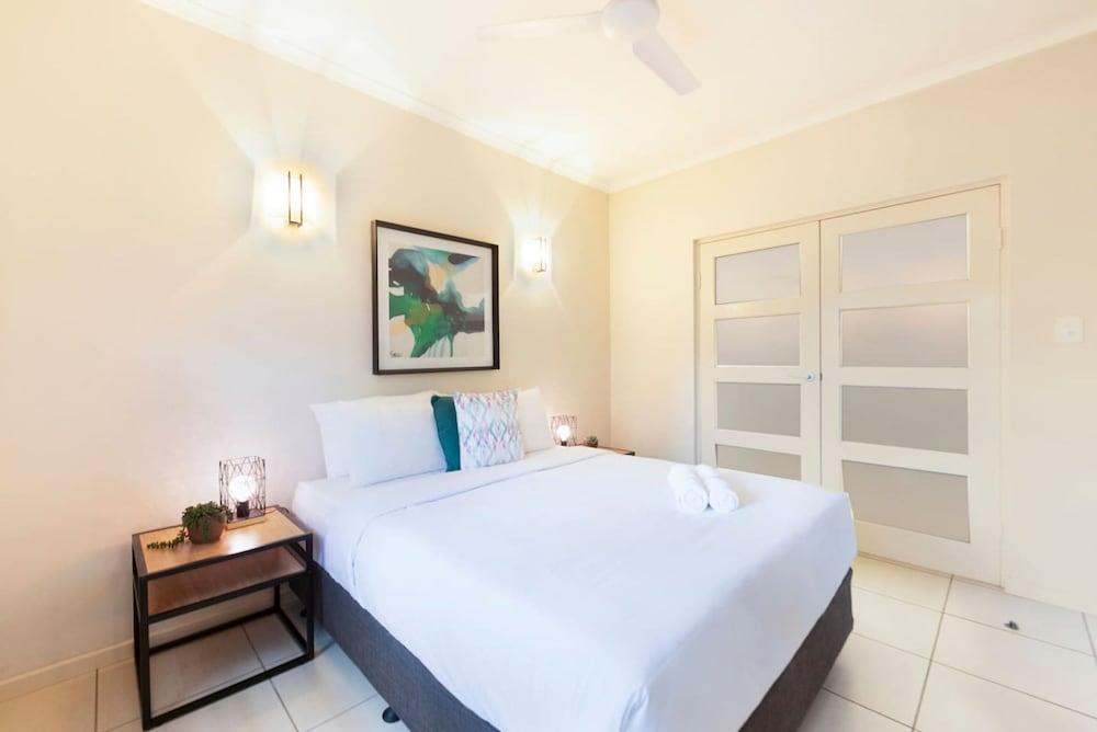 Zen Saltwater Retreat Balcony Pool Seaview