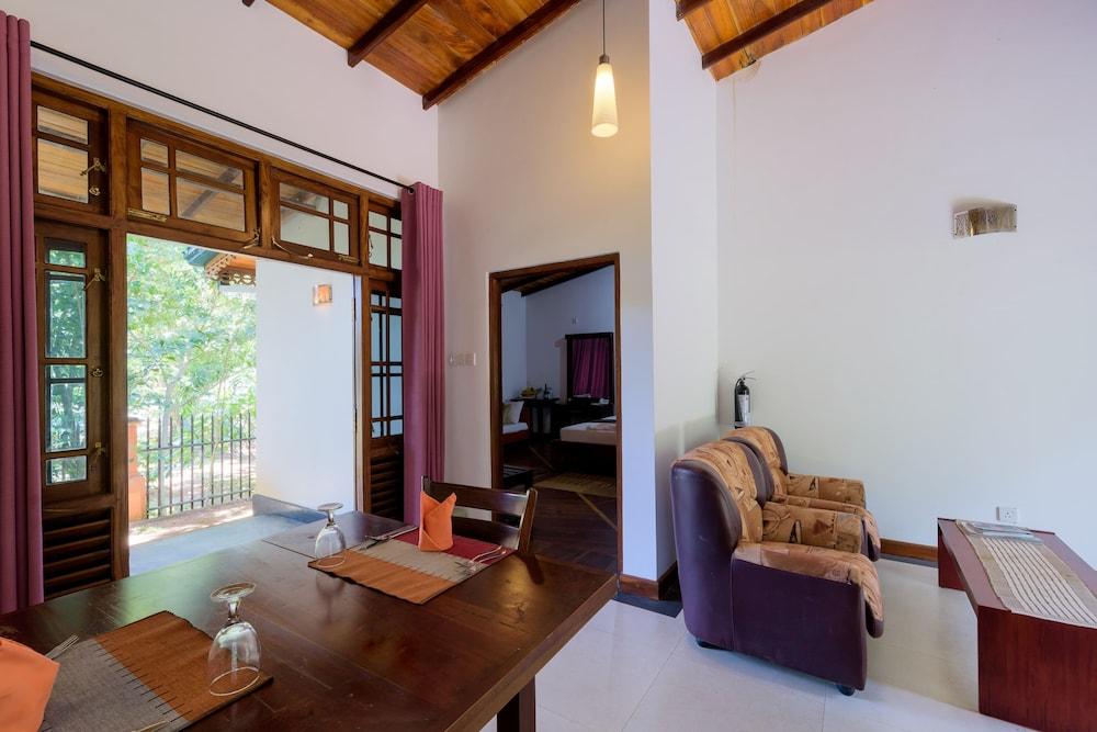 Hotel Sobana Lake Front