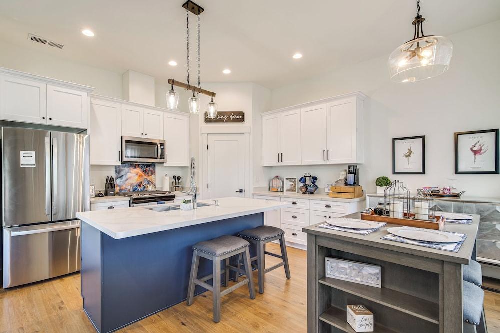 Eagle Point Golf Retreat: Pool Access + Patio!