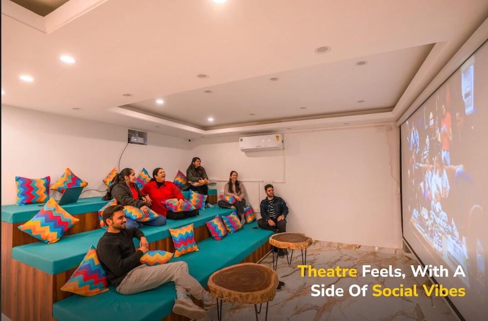 goSTOPS PLUS Gurugram, Baani Square