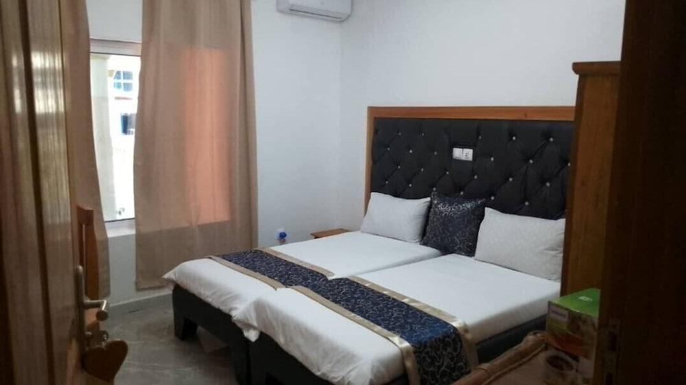 Chateau Mbeka'a Paris