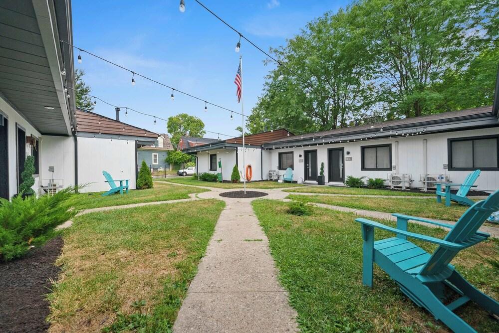 Chic City Retreat 93E