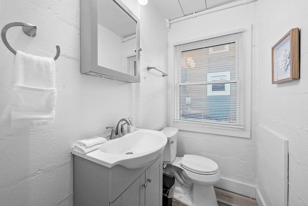 Chic City Retreat 93E