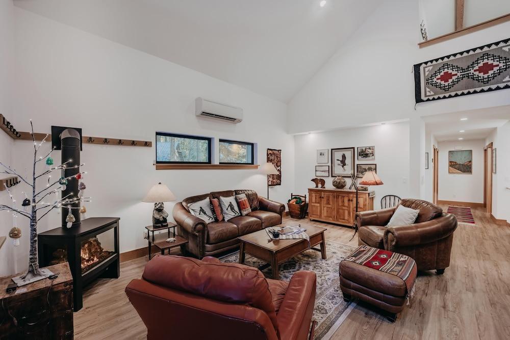 Mt Baker Rim Cabin 50 With Wifi, Hot Tub and Air Conditioning