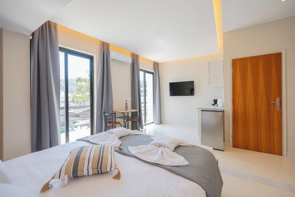 Blue Wave Suites - Ixia