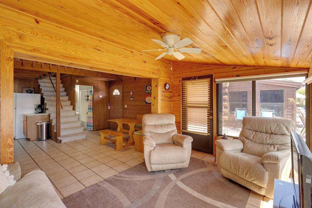 Boat, Fish & Swim: Lakefront Cabin in Okeechobee!