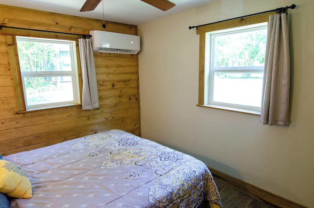 Whispering Woods Cabins & Grill