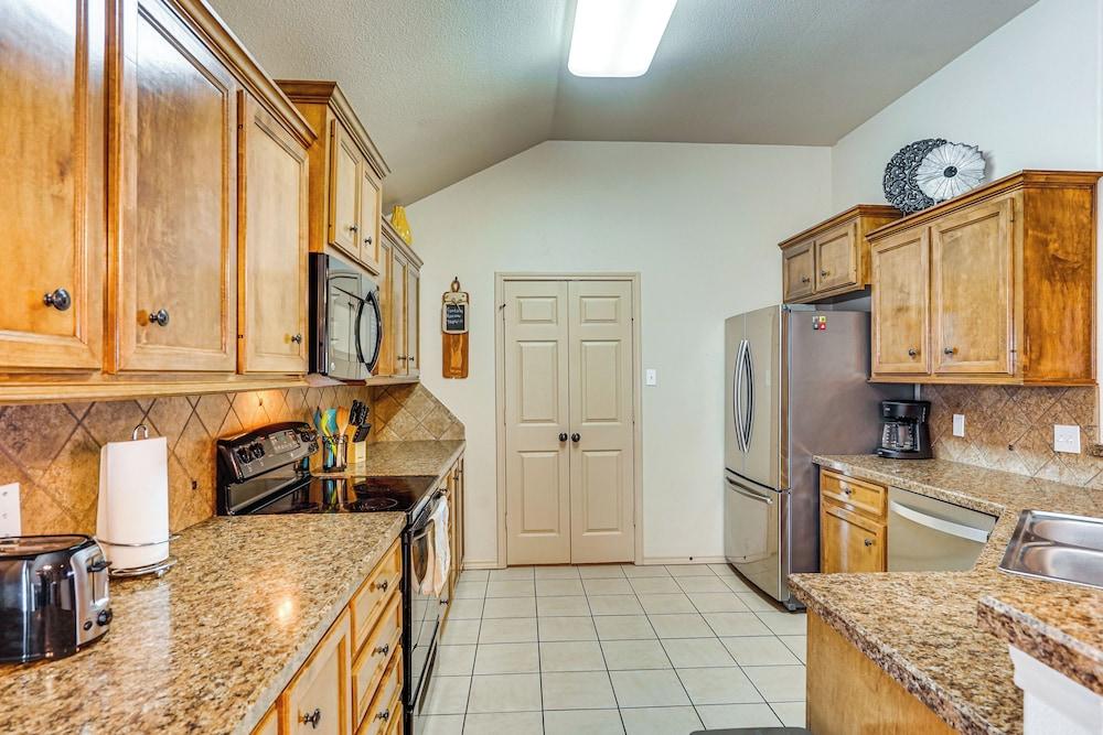 7 Mi to Dtwn: Family Home w/ Patio in Lubbock