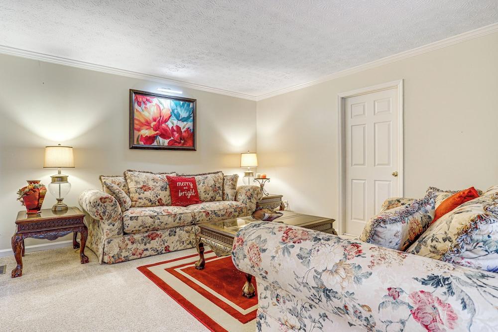 Private Hot Tub & Deck: Family Gem in Alpharetta