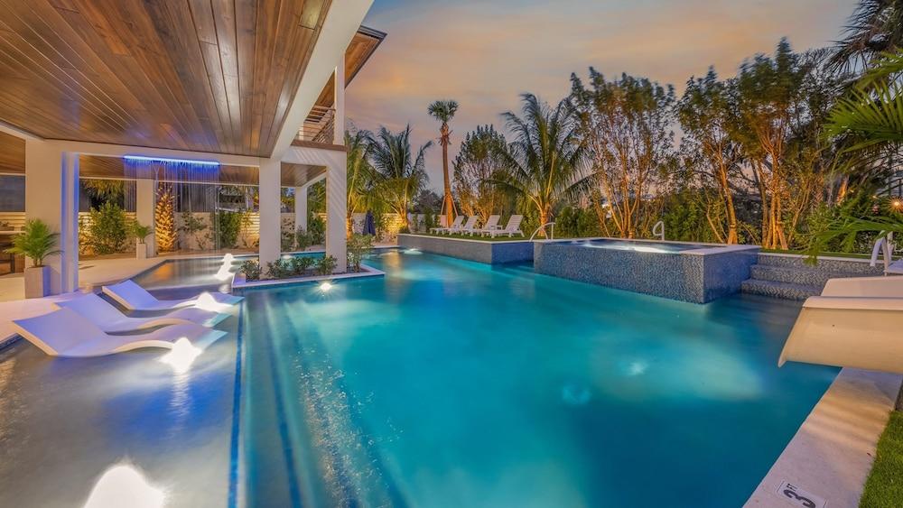 Deep Blue Sea in Sarasota