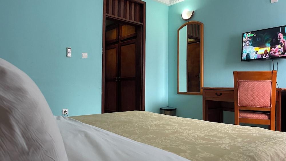 Peninsula Hotel Bonamoussadi Douala