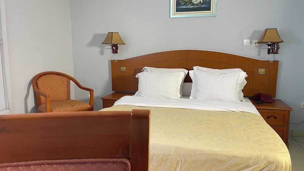 Peninsula Hotel Bonamoussadi Douala