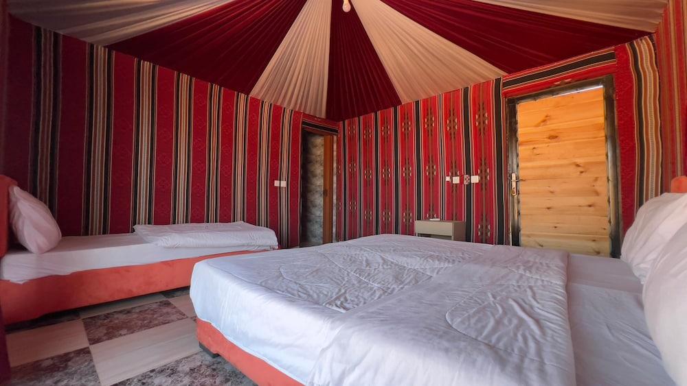 Room-wadi RUM Guide, Camp & Tour