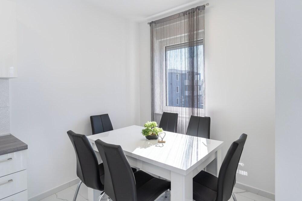 Meridian Pool Residences