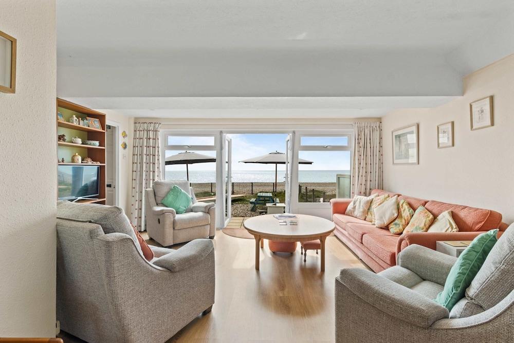 The Coastal Crab - Family-friendly Three-bed Beach House in Pevensey